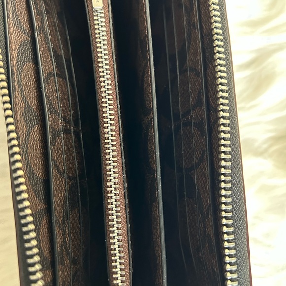 Coach Accordion Zip Around Wallet Wristlet with Leopard print - Picture 3 of 5